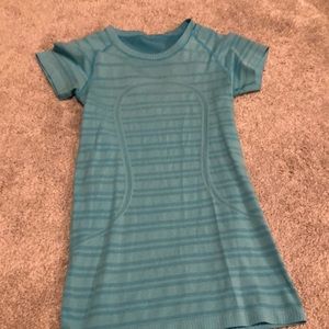 Blue lululemon tee